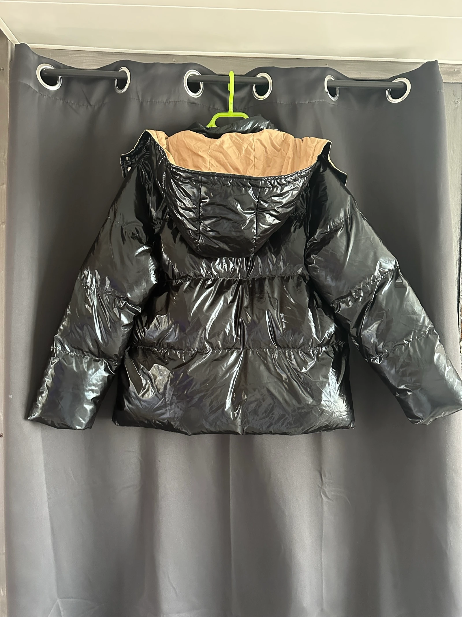 Glanzende zwarte en beige donsjack - Maat L (40/42) – photo 2
